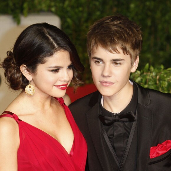 Selena Gomez et Justin Bieber à la soirée Vanity Fair pour les Oscars au Sunset Tower de West Hollywood le 27 février 2011