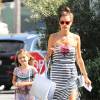 Alessandra Ambrosio emmène son fils Noah faire une promenade en mini quad avant d'aller déjeuner à Brentwood, le 26 août 2015 avec sa fille Anja.