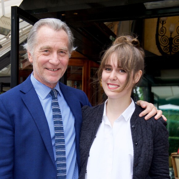 William Leymergie et sa fille Anna - Déjeuner "Pères et Filles" au restaurant "Les deux Magots" à Paris. Le 16 juin 2015.