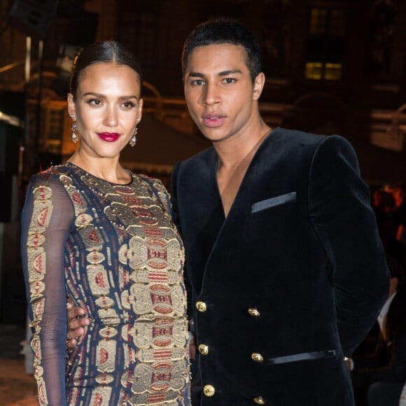 Jessica Alba et le styliste de Balmain, Olivier Rousteing - Soirée pour fêter l'ouverture du Flagship Store "Tory Burch" dans le jardin de l'hôtel de Sully à Paris, le 7 juillet 2015.