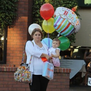 Josh Duhamel et Fergie arrivent à la fête d'anniversaire de leur fils Axl (2 ans) à Brentwood Los Angeles, le 29 Août 2015.