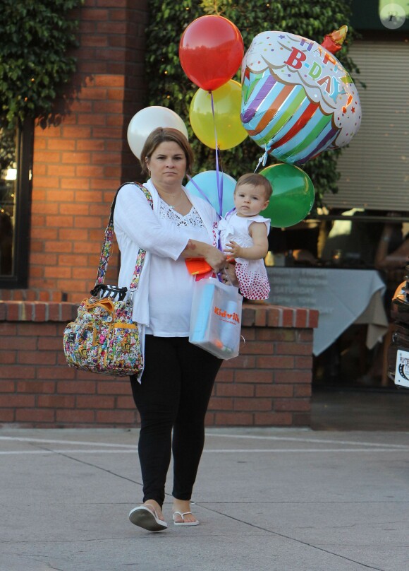 Josh Duhamel et Fergie arrivent à la fête d'anniversaire de leur fils Axl (2 ans) à Brentwood Los Angeles, le 29 Août 2015.