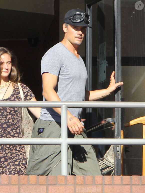 Josh Duhamel et Fergie arrivent à la fête d'anniversaire de leur fils Axl (2 ans) à Brentwood Los Angeles, le 29 Août 2015.