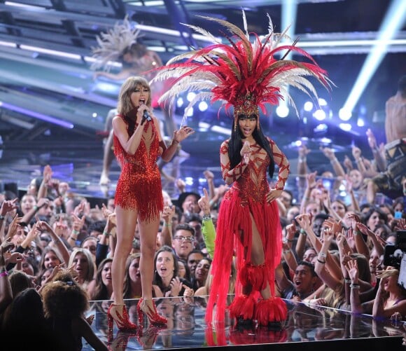 Nicki Minaj et Taylor Swift aux MTV Video Music Awards à Los Angeles, le 30 août 2015.