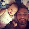 Steven des Anges 7 dévoile le visage de sa fille Lyvia. Le 31 août 2015.