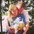  Maria Kirilenko avec son mari et leur fils n&eacute; quelques semaines plus t&ocirc;t - ao&ucirc;t 2015&nbsp; 