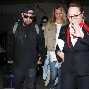 Cameron Diaz et son mari Benji Madden lors de leur arrivée à l'aéroport LAX de Los Angeles, le 31 août 2015