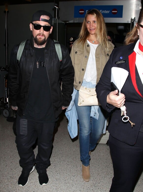 Cameron Diaz et son mari Benji Madden lors de leur arrivée à l'aéroport LAX de Los Angeles, le 31 août 2015