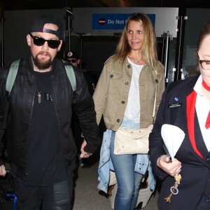 Cameron Diaz et son mari Benji Madden lors de leur arrivée à l'aéroport LAX de Los Angeles, le 31 août 2015