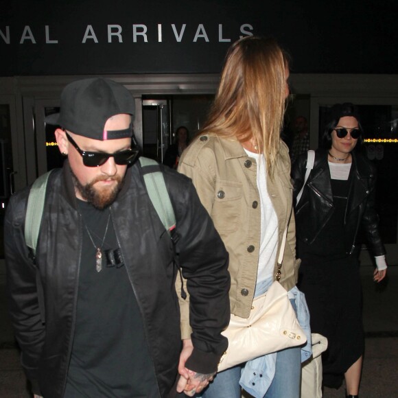 Cameron Diaz et son mari Benji Madden lors de leur arrivée à l'aéroport LAX de Los Angeles, le 31 août 2015