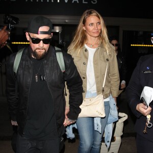 Cameron Diaz et son mari Benji Madden lors de leur arrivée à l'aéroport LAX de Los Angeles, le 31 août 2015