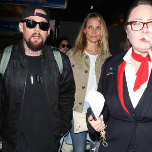 Cameron Diaz et son mari Benji Madden lors de leur arrivée à l'aéroport LAX de Los Angeles, le 31 août 2015