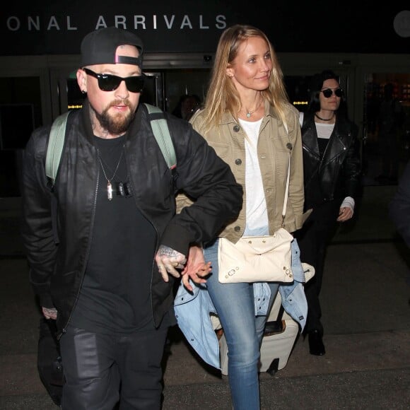 Cameron Diaz et son mari Benji Madden lors de leur arrivée à l'aéroport LAX de Los Angeles, le 31 août 2015