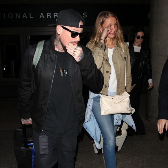 Cameron Diaz et son mari Benji Madden lors de leur arrivée à l'aéroport LAX de Los Angeles, le 31 août 2015