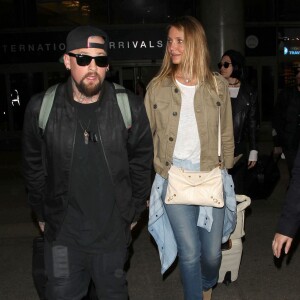 Cameron Diaz et son mari Benji Madden lors de leur arrivée à l'aéroport LAX de Los Angeles, le 31 août 2015