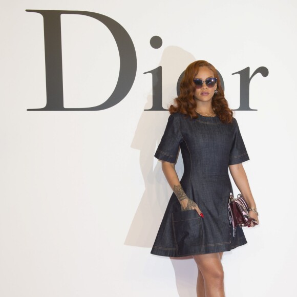 Rihanna au défilé Christian Dior TOKYO prêt-à-porter collection Automne-Hiver 2015/2016 au centre national des Arts de Tokyo, à Tokyo au Japon, le 16 juin 2015.