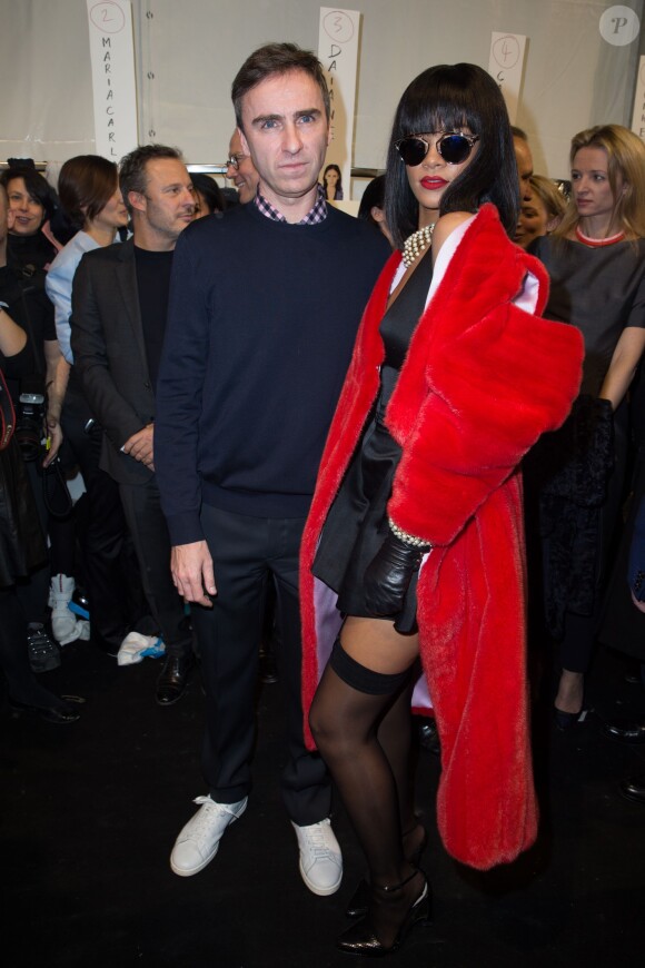 Le styliste Raf Simmons et Rihanna au défilé Christian Dior collection prêt-à-porter automne-hiver 2014/2015 au Musée Rodin à Paris. Le 28 février 2014.