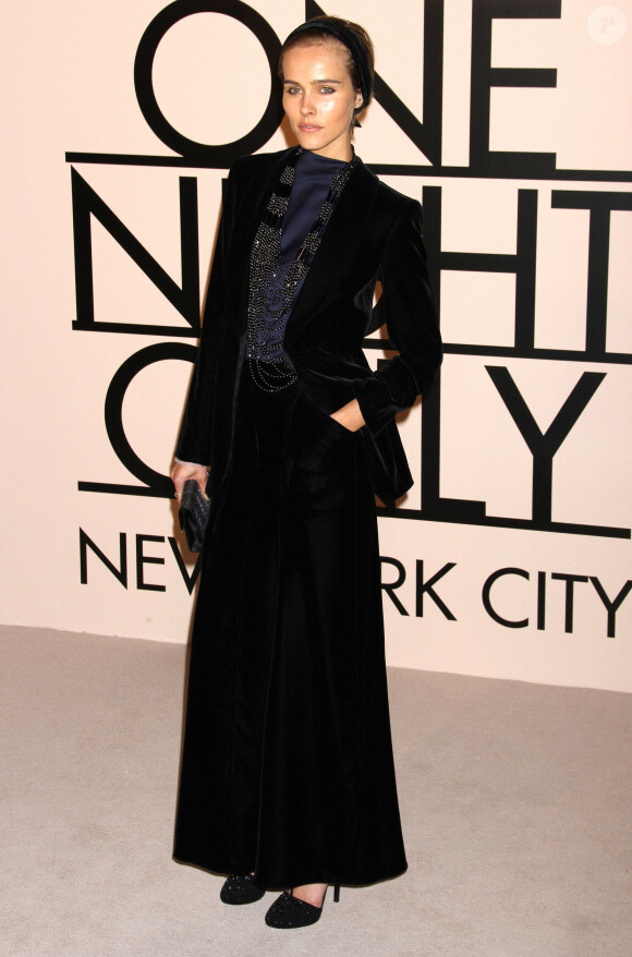 Isabel Lucas - People a la soiree "Armani One Night Only New York Party", le 24 octobre 2013.
