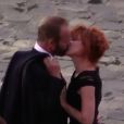 Sting et Mylène Farmer s'embrassent sur le tournage du clip "Stolen Car" à Paris, septembre 2015.