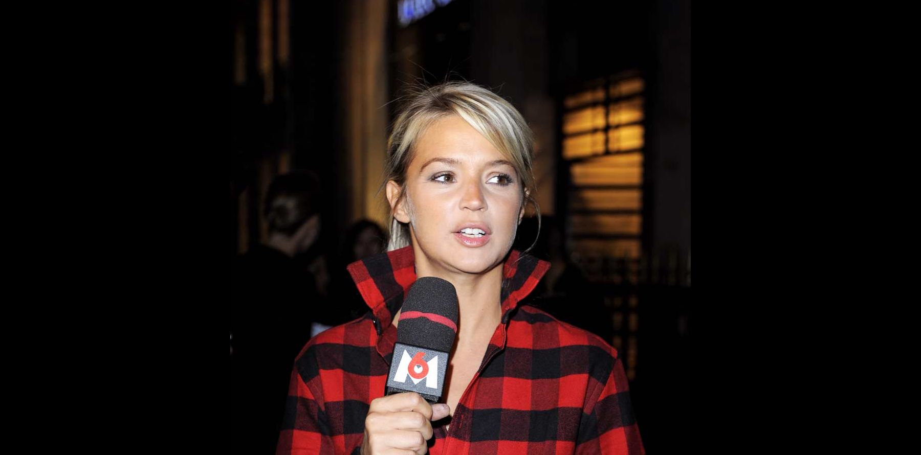 REPORTAGE PHOTOS : Virginie Efira reprend le micro pour ...