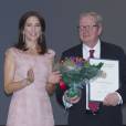  La princesse Mary de Danemark, habillée d'une robe Valentino, remettait le 2 septembre 2015 les prix de la Fondation Carlsberg lors d'une cérémonie au Glyptoket, à Copenhague. 