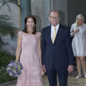 La princesse Mary de Danemark, habillée d'une robe Valentino, remettait le 2 septembre 2015 les prix de la Fondation Carlsberg lors d'une cérémonie au Glyptoket, à Copenhague.