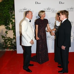 La princesse Charlene et le prince Albert de Monaco ont accueilli au palais princier Robert Redford et son épouse Sibylle Szaggars-Reford à l'occasion du dîner de gala de la Princess Grace Foundation - USA, le 5 septembre 2015, organisé pour la première fois en principauté, dans la cour d'honneur du palais. L'acteur américain s'est vu remettre le Prix Prince Rainier III.