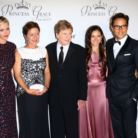 La princesse Charlène de Monaco et son mari le prince Albert II de Monaco, Robert Redford et sa femme Sibylle Szaggars, Cary Joji Fukunaga et sa compagne Daniella Perez le 5 septembre 2015 au palais princier à Monaco, lors du dîner de gala de la Princess Grace Foundation - USA qui a récompensé l'acteur Robert Redford (Prix Prince Rainier III) et le réalisateur Cary Joji Fukunaga (Prix Princesse Grace).