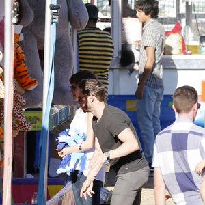 Jamie Bell emmène son fils et sa petite amie Kate Mara à une fête foraine à Malibu, le 7 septembre 2015.