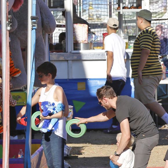 Jamie Bell emmène son fils et sa petite amie Kate Mara à une fête foraine à Malibu, le 7 septembre 2015.
