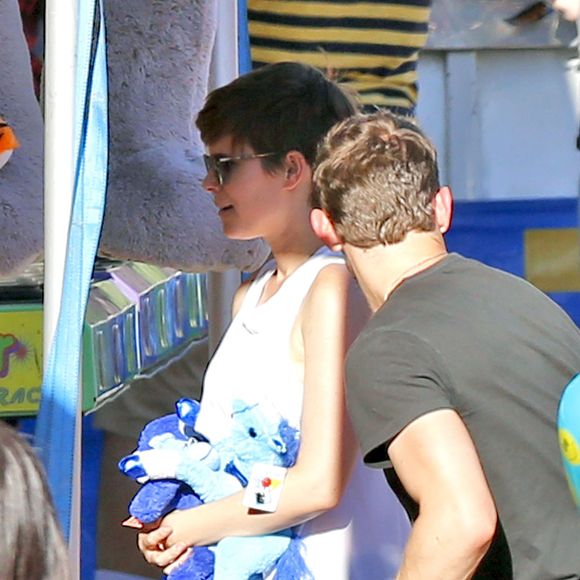 Jamie Bell emmène son fils et sa petite amie Kate Mara à une fête foraine à Malibu, le 7 septembre 2015.