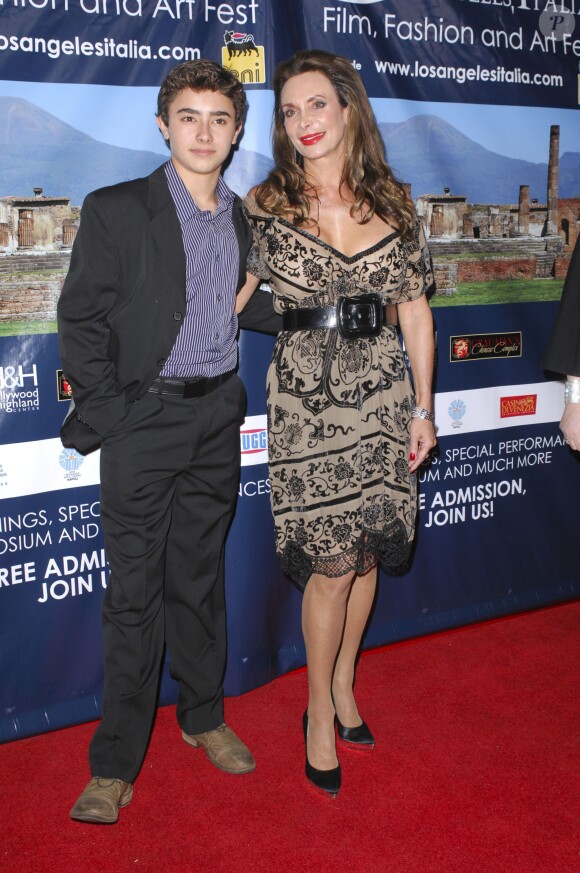 Lesley Vogel et son fils Jansen Panettiere lors du L.A Italia Film, Fashion & Art Festival au Mann Chinese 6 de Los Angeles, le 1er mars 2010