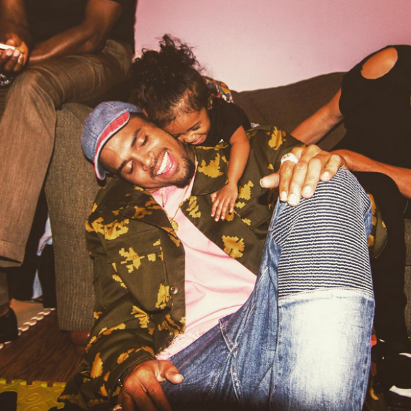 Chris Brown et sa fille Royalty. Photo publiée le 22 août 2015.