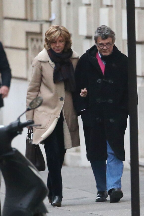 Jean Louis Borloo et Béatrice Schonberg se promènent dans les rues de Paris le 17 novembre 2013
