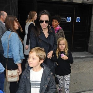 Exclusif - Angelina Jolie à Londres avec les jumeaux Vivienne et Knox le 5 septembre 2015.