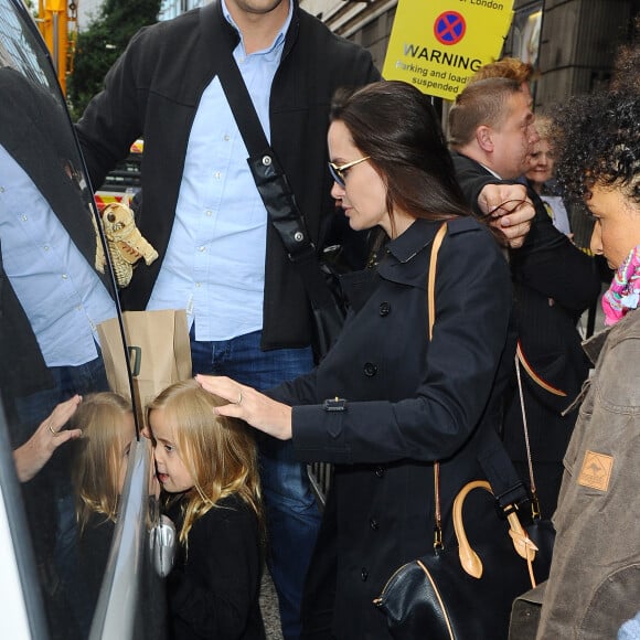 Exclusif - Premières photos à Londres d'Angelina Jolie et ses enfants, Shiloh, Vivienne, Zahara et Knox qui sont allés voir la comédie musicale "Wicked" le 5 septembre 2015.