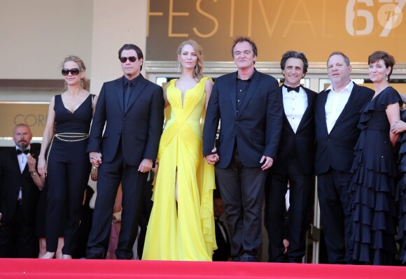 John Travolta et sa femme Kelly Preston, Uma Thurman, Quentin Tarantino, Lawrence Bender, Harvey Weinstein lors du 67e Festival du film de Cannes le 23 mai 2014.