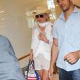 Britney Spears prend un vol à l'aéroport de Los Angeles, le 18 juin 2015.
