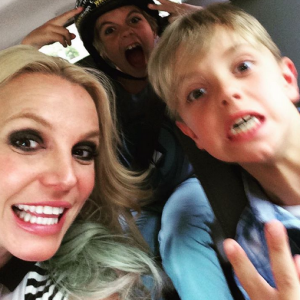Britney Spears fête l'anniversaire de ses fils Jayden et Sean au Skatelab de Los Angeles / photo postée sur le compte Instagram de la chanteuse.