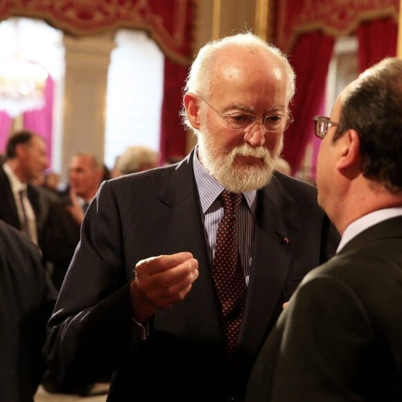 Nicolas Seydoux et François Hollande - Remise du Prix de l'Audace Créative à Jean-Claude Maillard, PDG et fondateur du groupe Figeac Aéro, au palais de l'Elysée à Paris, le 15 septembre 2015.