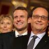 Emmanuel Macron et François Hollande - Remise du Prix de l'Audace Créatrice à Jean-Claude Maillard, PDG et fondateur du groupe Figeac Aéro, au palais de l'Elysée à Paris, le 15 septembre 2015.