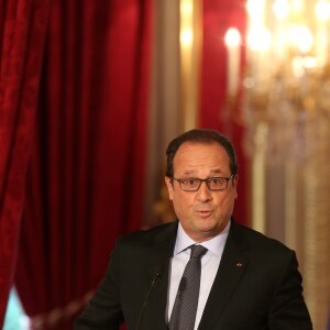 François Hollande - Remise du Prix de l'Audace Créatrice à Jean-Claude Maillard, PDG et fondateur du groupe Figeac Aéro, au palais de l'Elysée à Paris, le 15 septembre 2015.
