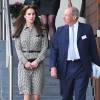 Kate Middleton, duchesse de Cambridge, en robe Ralph Lauren et arborant sa nouvelle coupe de cheveux, visitait pour sa grande rentrée le centre Anna Freud consacré aux problèmes mentaux chez les enfants, à Londres le 17 septembre 2015.