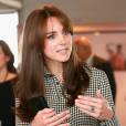 Kate Middleton, duchesse de Cambridge, en robe Ralph Lauren et avec sa nouvelle coupe de cheveux, visitait le 17 septembre 2015 dans le nord de Londres le centre Anna Freud consacré aux problèmes mentaux chez les enfants. Son premier engagement personnel en près de six mois.