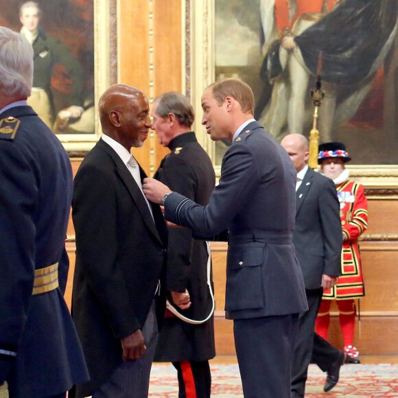 Le prince William présidait le 17 septembre 2015 à Buckingham Palace une cérémonie de remises d'insignes de l'OBE.