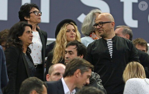 Pascal Obispo et sa compagne Julie Hantson - Match de football Bordeaux-Montpellier dans le Nouveau Stade à Bordeaux le 23 mai 2015