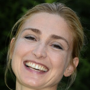 Julie Gayet au photocall du documentaire "Cinéaste(s)" lors du 8e Festival du Film Francophone d'Angoulême, le 30 août 2015.