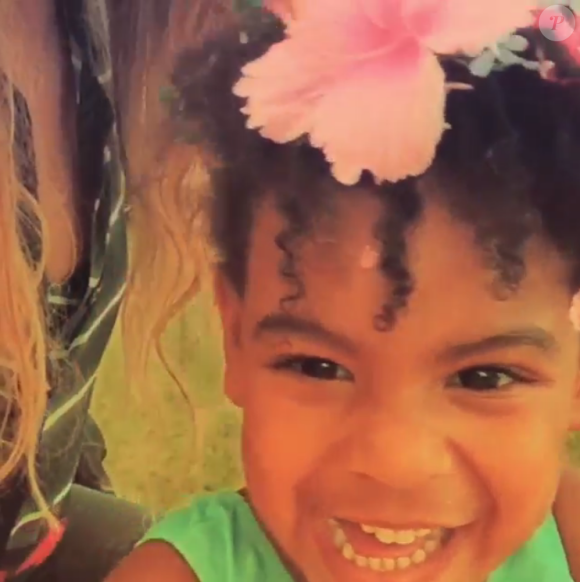 Blue Ivy danse avec ses parents, Jay Z et Beyoncé, dans cette adorable vidéo de leurs vacances en Méditerranée, septembre 2015.