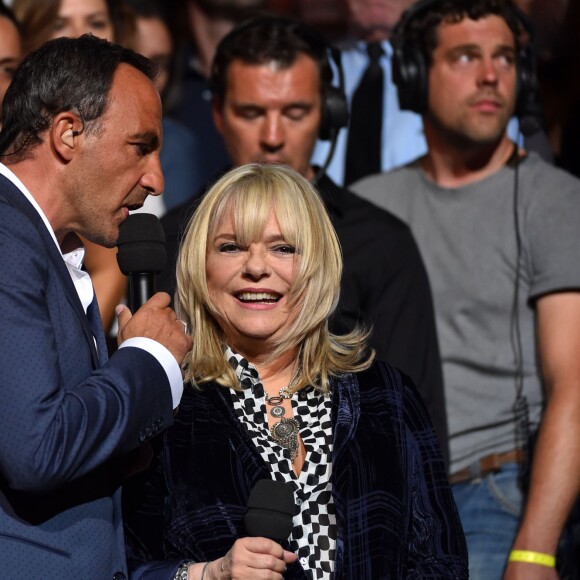 Exclusif - L'animateur Nikos Aliagas et France Gall, dans les arènes de Nîmes à l'occasion de la spéciale Fête de la musique de l'émission La Chanson de l'année sur TF1, le samedi 20 juin 2015.