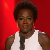 Emmy Awards 2015 : Viola Davis, immensément émue, entre dans l'histoire
